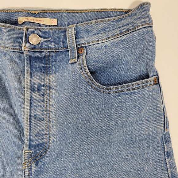 Levi Strauss Women's Lt Wash Raw Hem High-Rise Button Fly Ribcage Shorts Sz 29 - Picture 3 of 16
